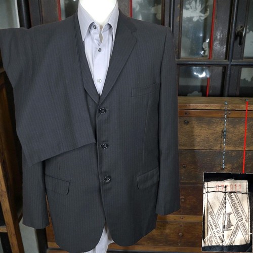 1960s griffon clothes piece - 2,